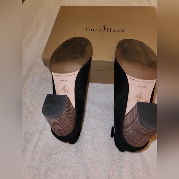 EUC Cole Haan Cassidy Bootie Black Nubuck 9M - Picture 5 of 7